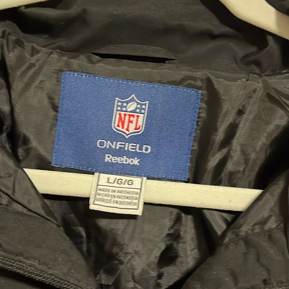 Large NFL Viking windbreaker. - Picture 2 of 6